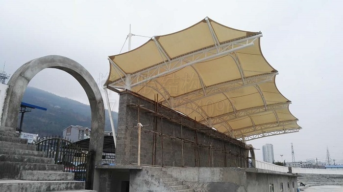 貴陽膜結(jié)構(gòu)看臺(tái)側(cè)面-深圳市燁興膜結(jié)構(gòu)工程有限公司 貴陽膜結(jié)構(gòu)看臺(tái)側(cè)面.jpg