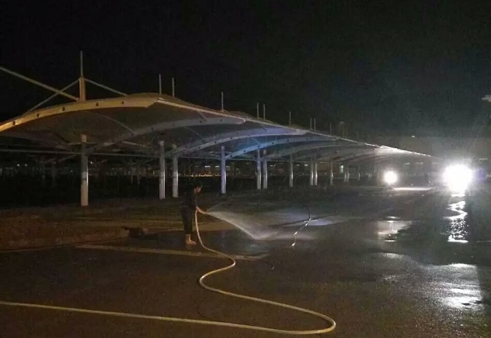 膜結構張拉車棚-深圳市燁興膜結構工程有限公司 膜結構張拉車棚.jpg