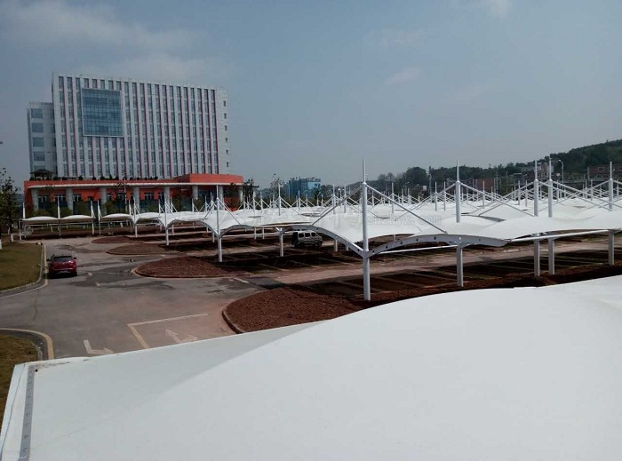 中國最大的膜結(jié)構(gòu)車棚