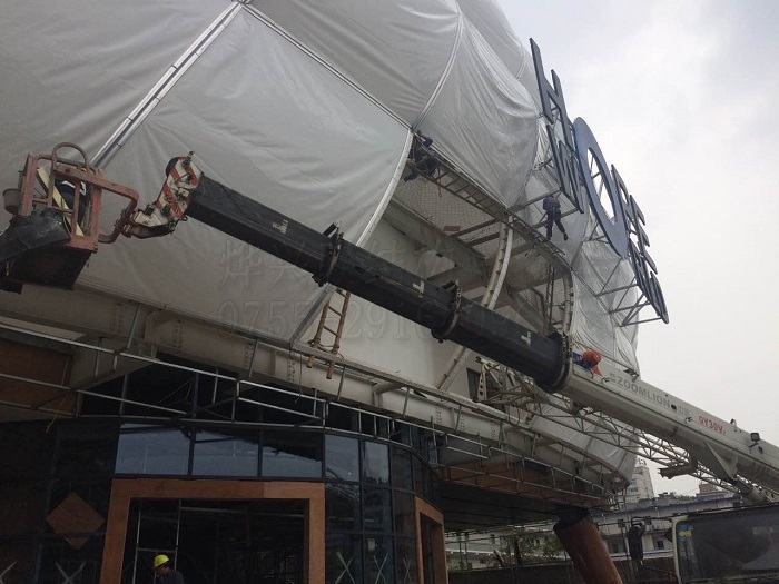 ETFE飛機(jī)壩膜結(jié)構(gòu)施工-燁興膜結(jié)構(gòu) ETFE飛機(jī)壩膜結(jié)構(gòu)施工.jpg