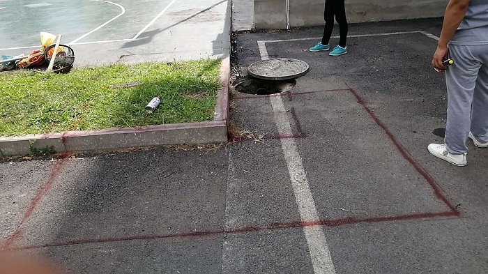 開學第一天，燁興-桐梓一中籃球場膜結(jié)構(gòu)施工忙