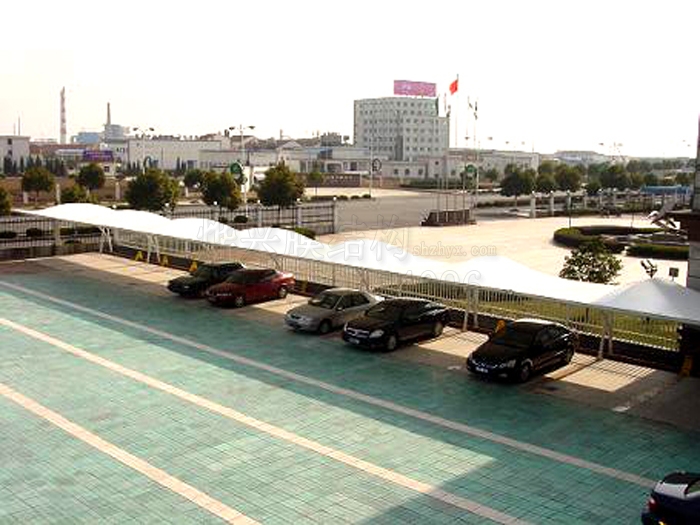 比車棚價(jià)格選優(yōu)質(zhì)膜結(jié)構(gòu)停車棚