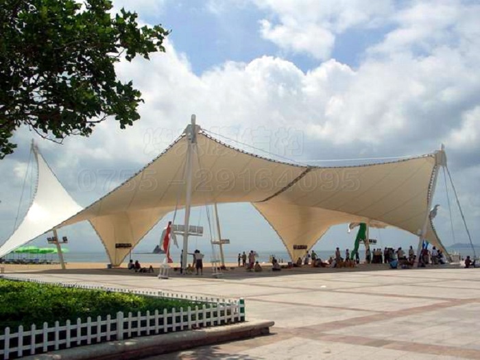 張拉膜結(jié)構(gòu)有哪些突出特點？